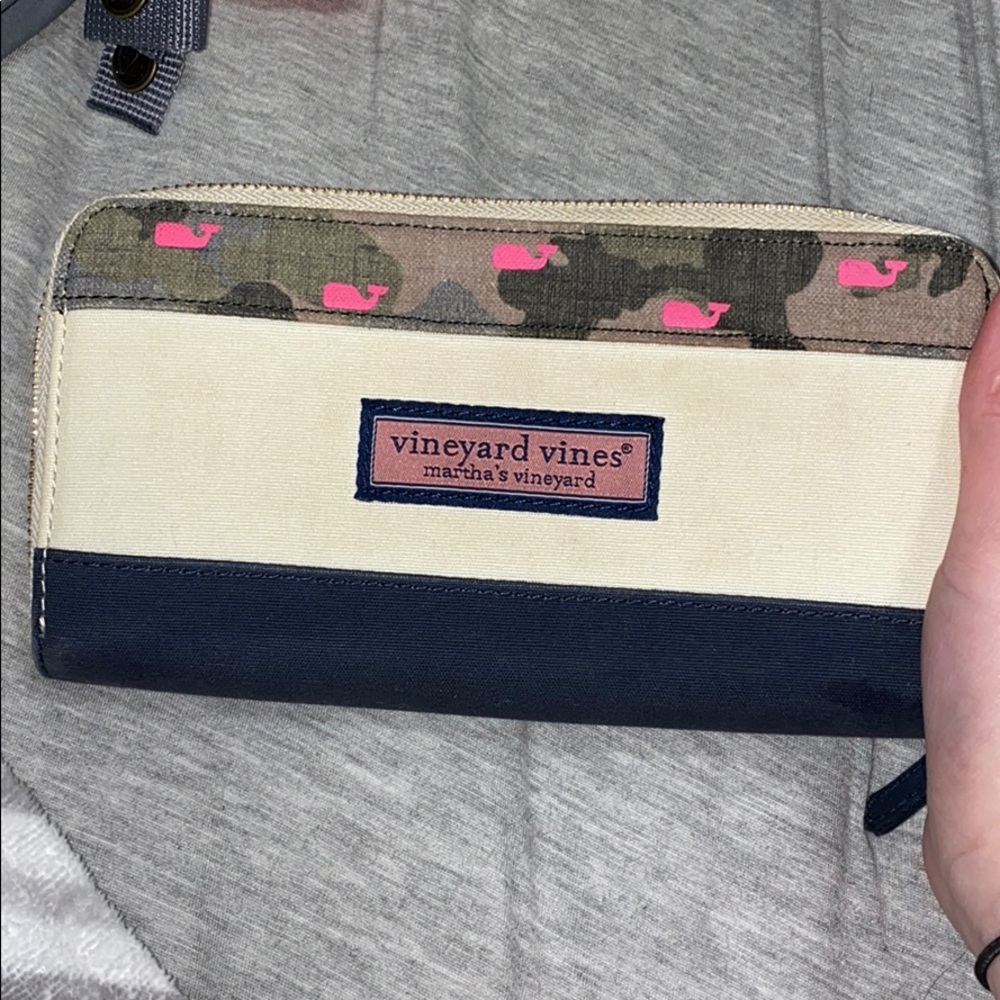 rare vineyard vines wallet